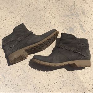 Teva De La Vina Suede Ankle Boots